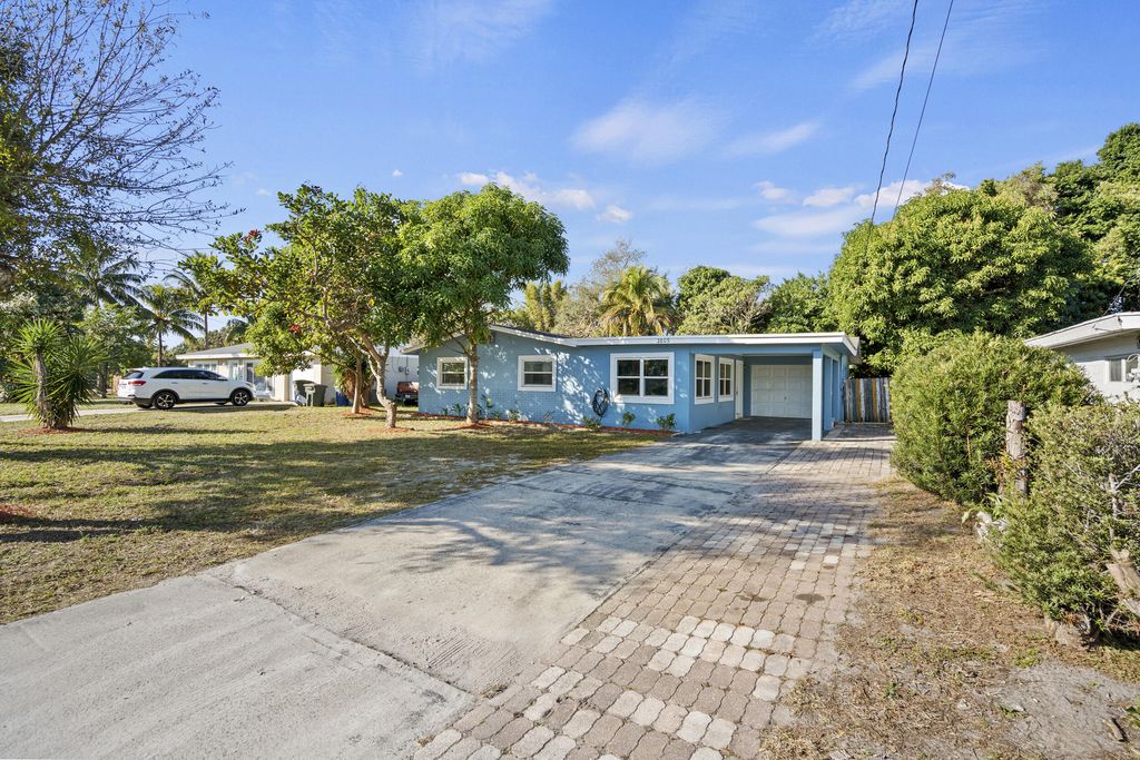 Photo of 2809 Oleander Boulevard, Fort Pierce, FL 34982 (MLS # R11142600)