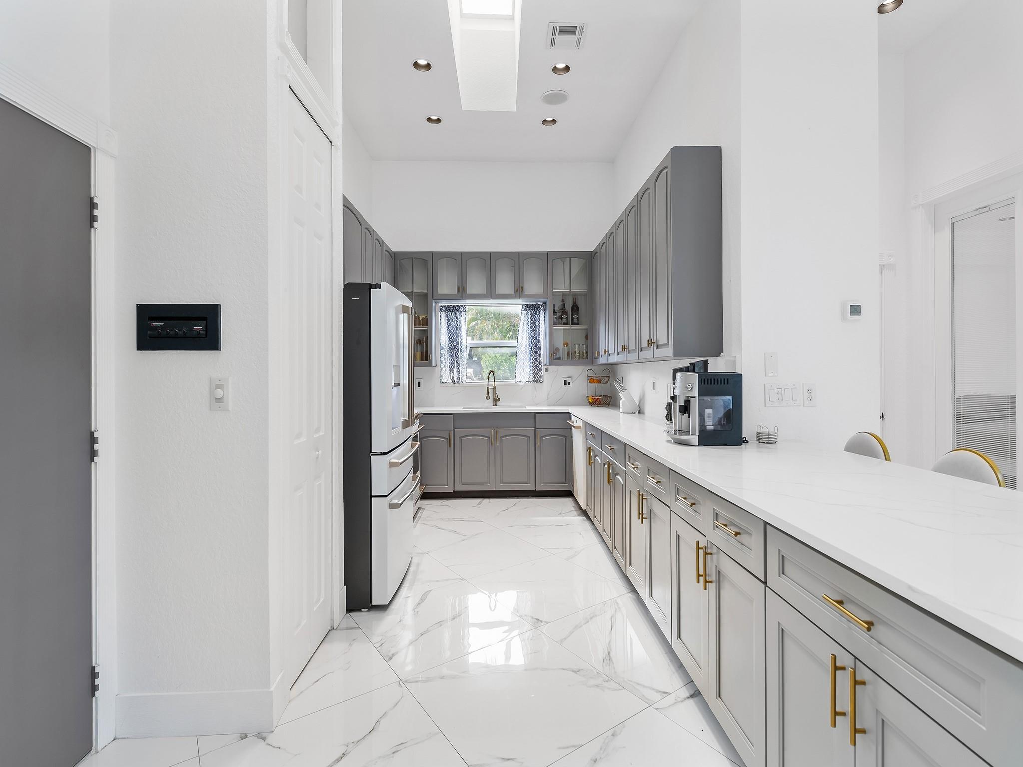 641 NW 28th St