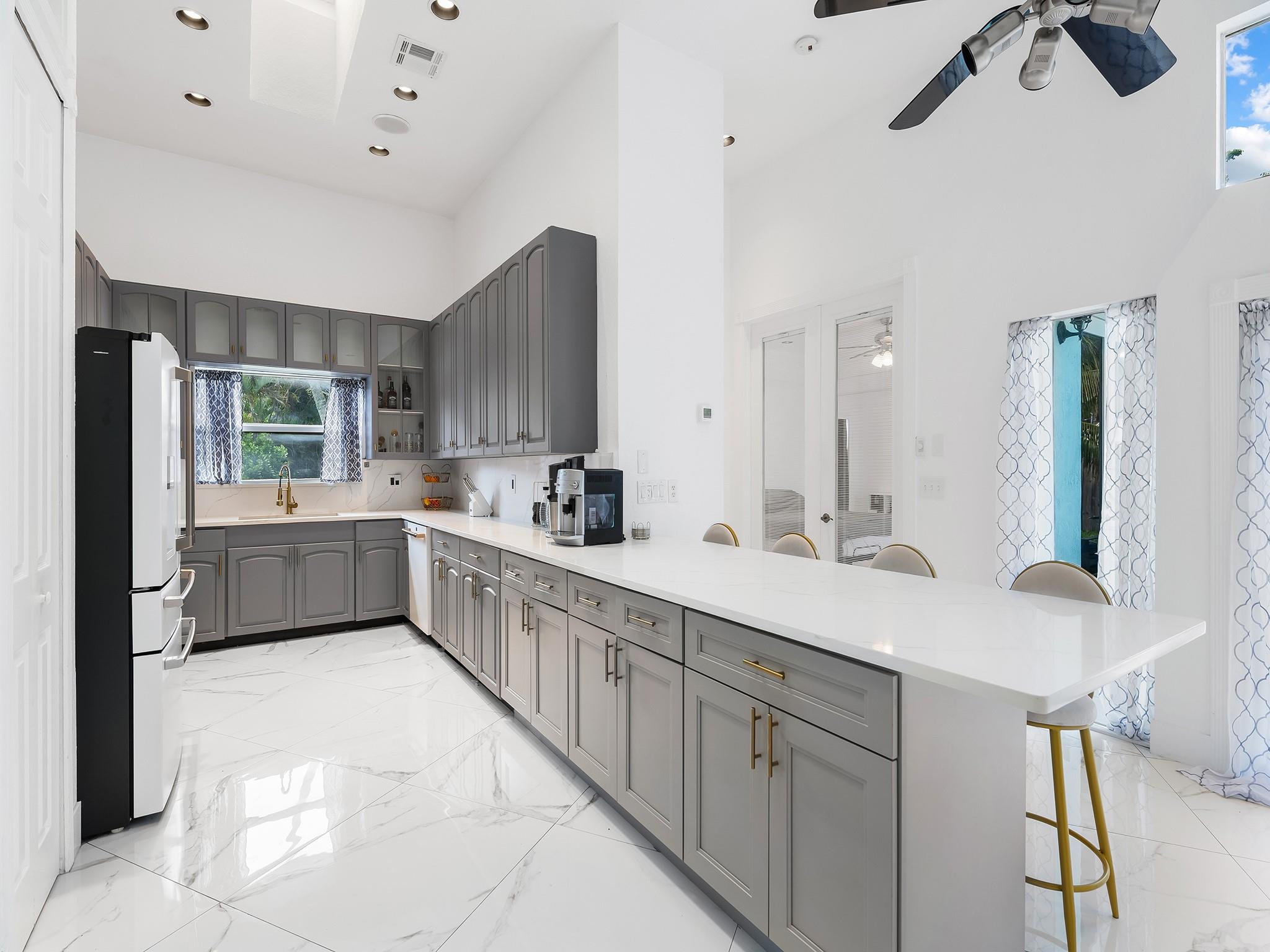 641 NW 28th St