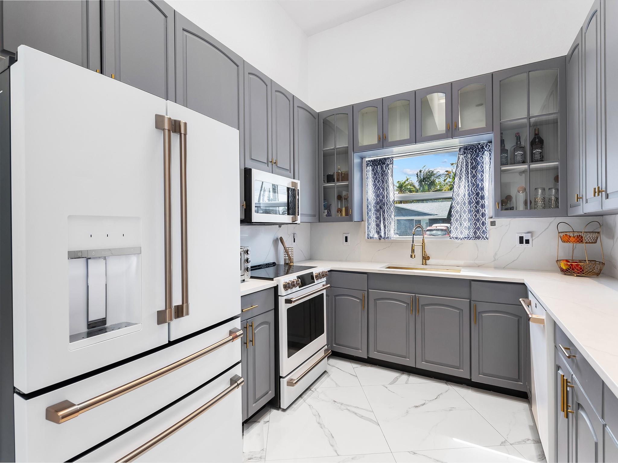 641 NW 28th St