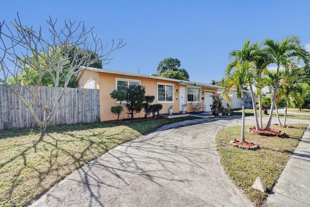 Photo of 640 NE 24th Street, Pompano Beach, FL 33064 (MLS # R11153270)
