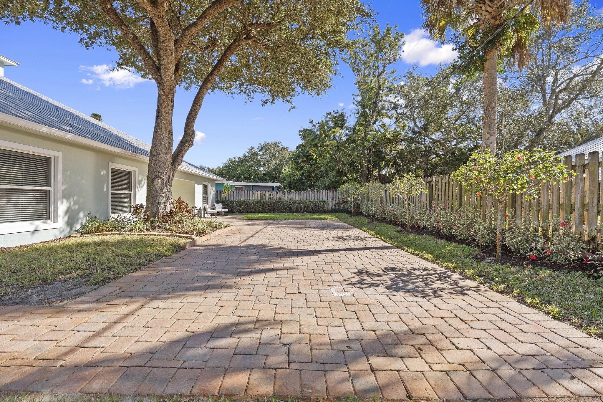 INDIAN GROVES - Residential