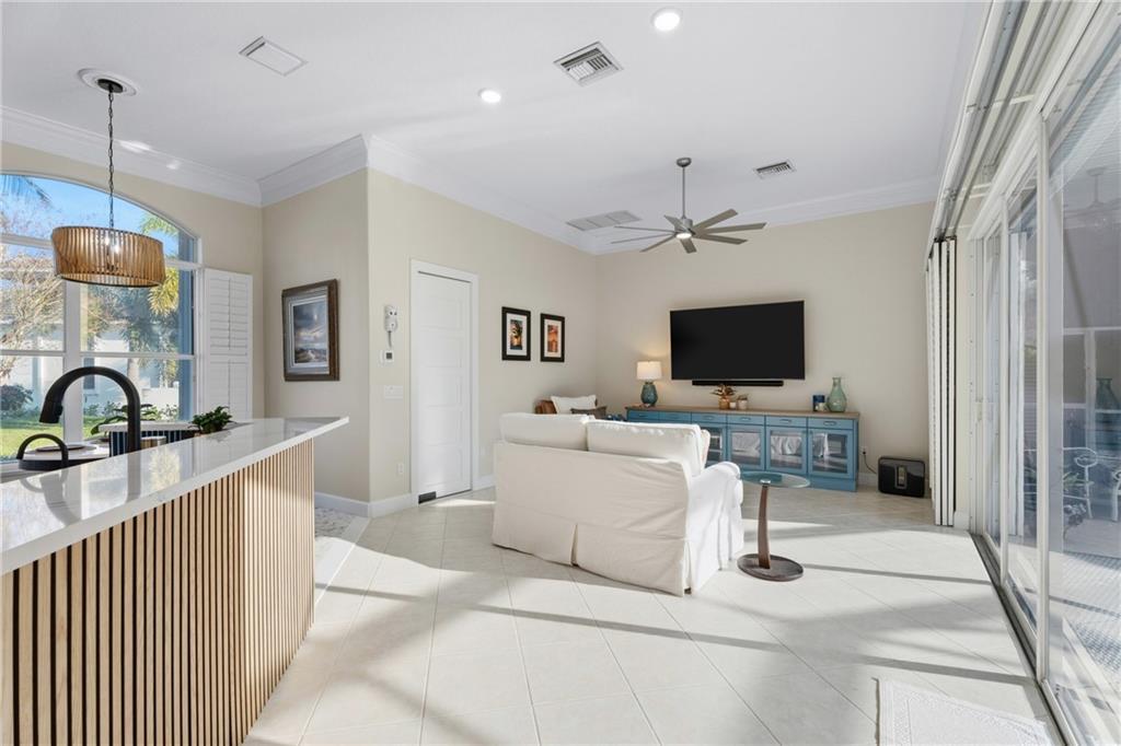 ''''''ISLAND CLUB RIVERSIDE, PHASES V & VI'''''' - Residential