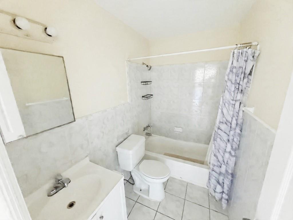 PALMS AT DANIA BEACH COND - Residential Lease