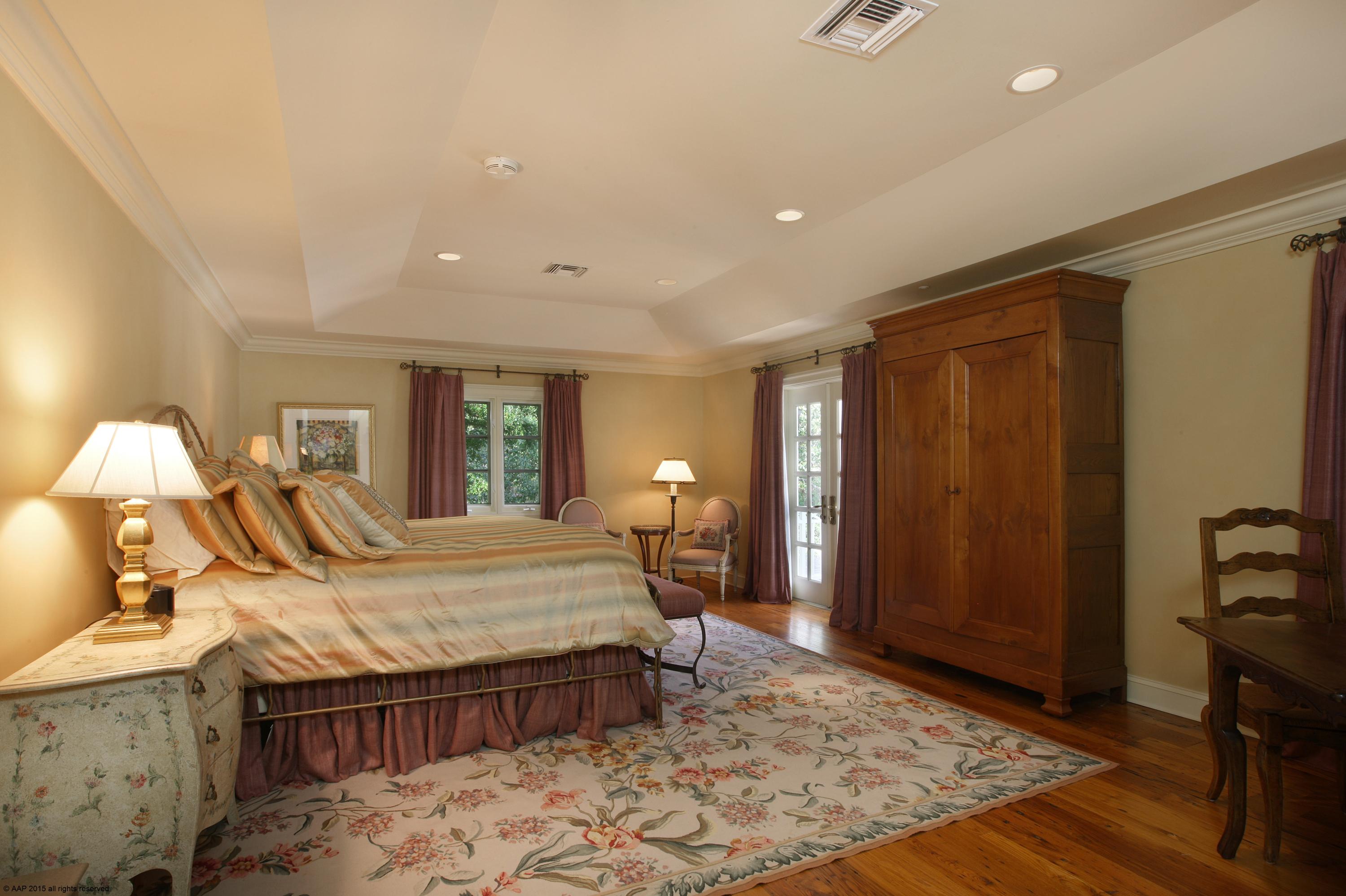 BRIDLE PATH - Residential