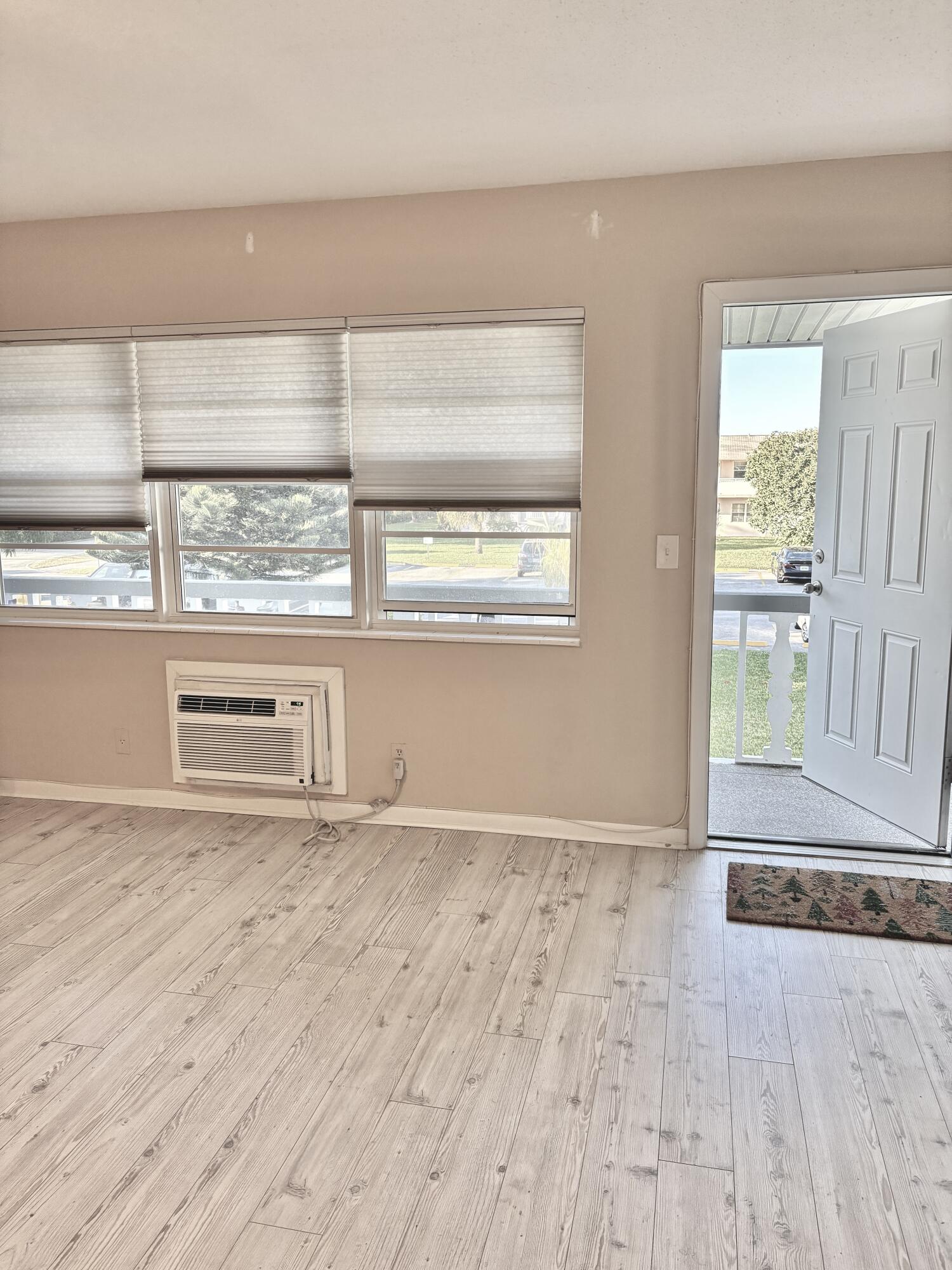 CENTURY VILLAGE / WALTHAM CONDO - Residential Lease