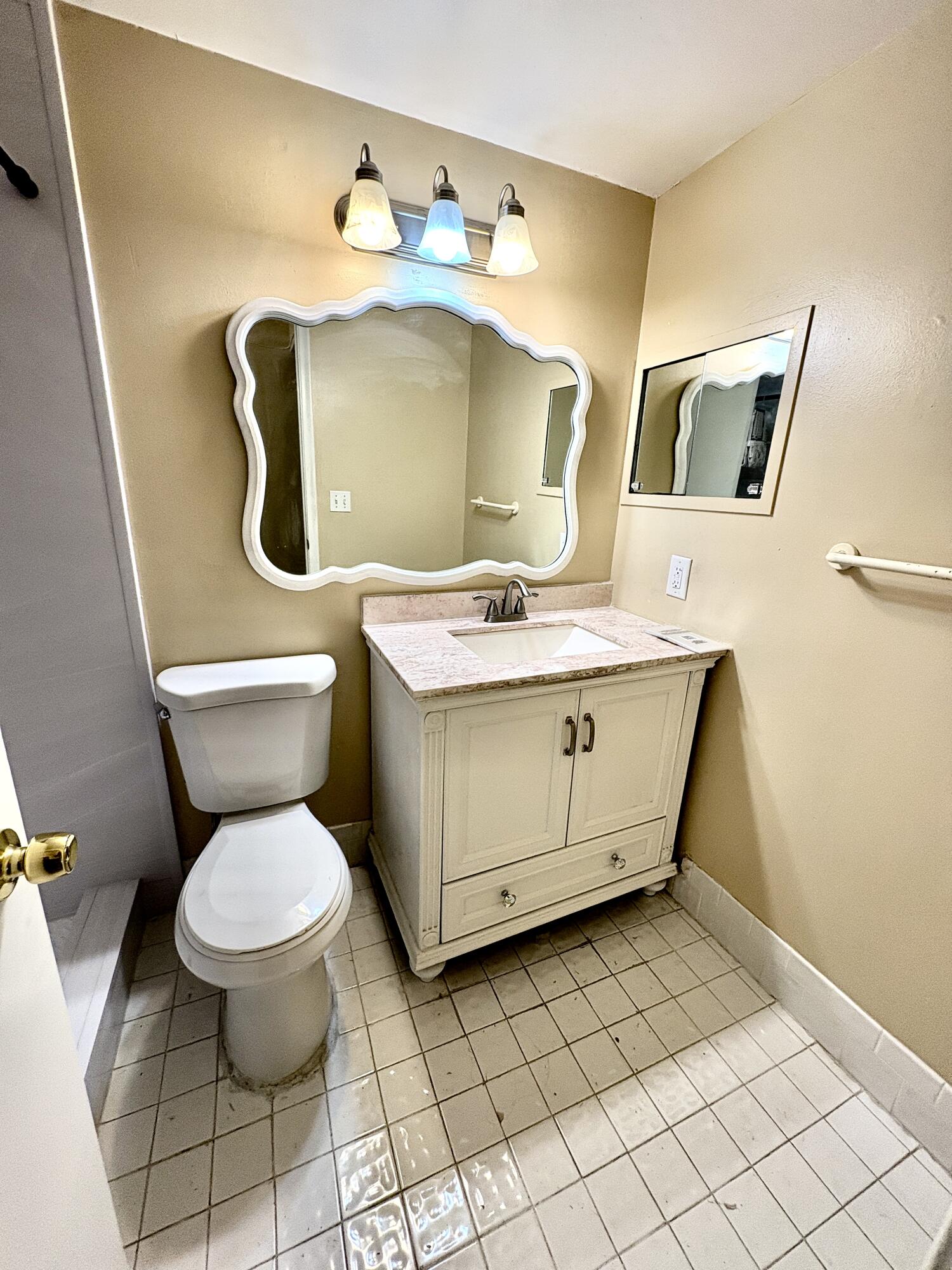 CENTURY VILLAGE / WALTHAM CONDO - Residential Lease