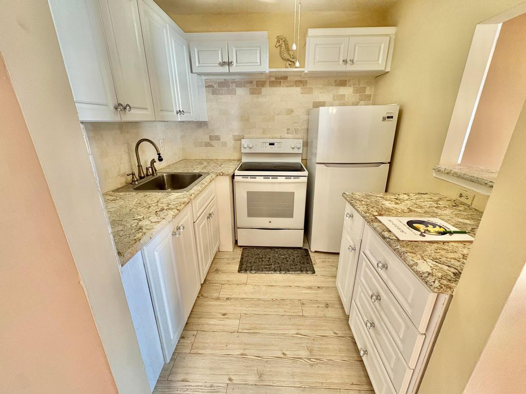 Photo of 39 Waltham B, West Palm Beach, FL 33417 (MLS # R11168109)