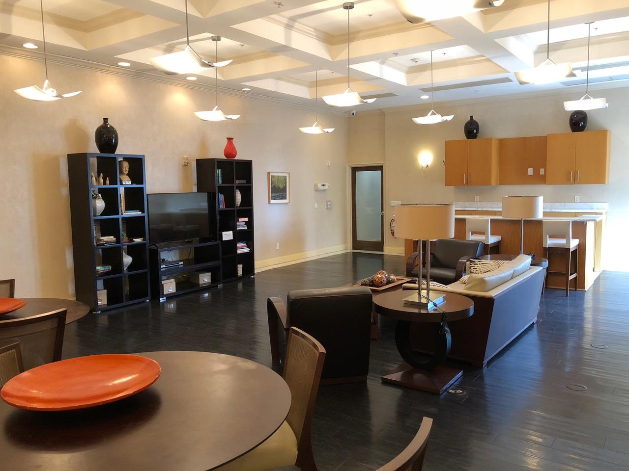 PRADO CONDO - Residential