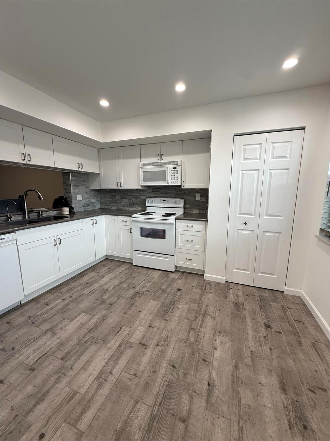 VILLA SONRISA CONDO - Residential Lease