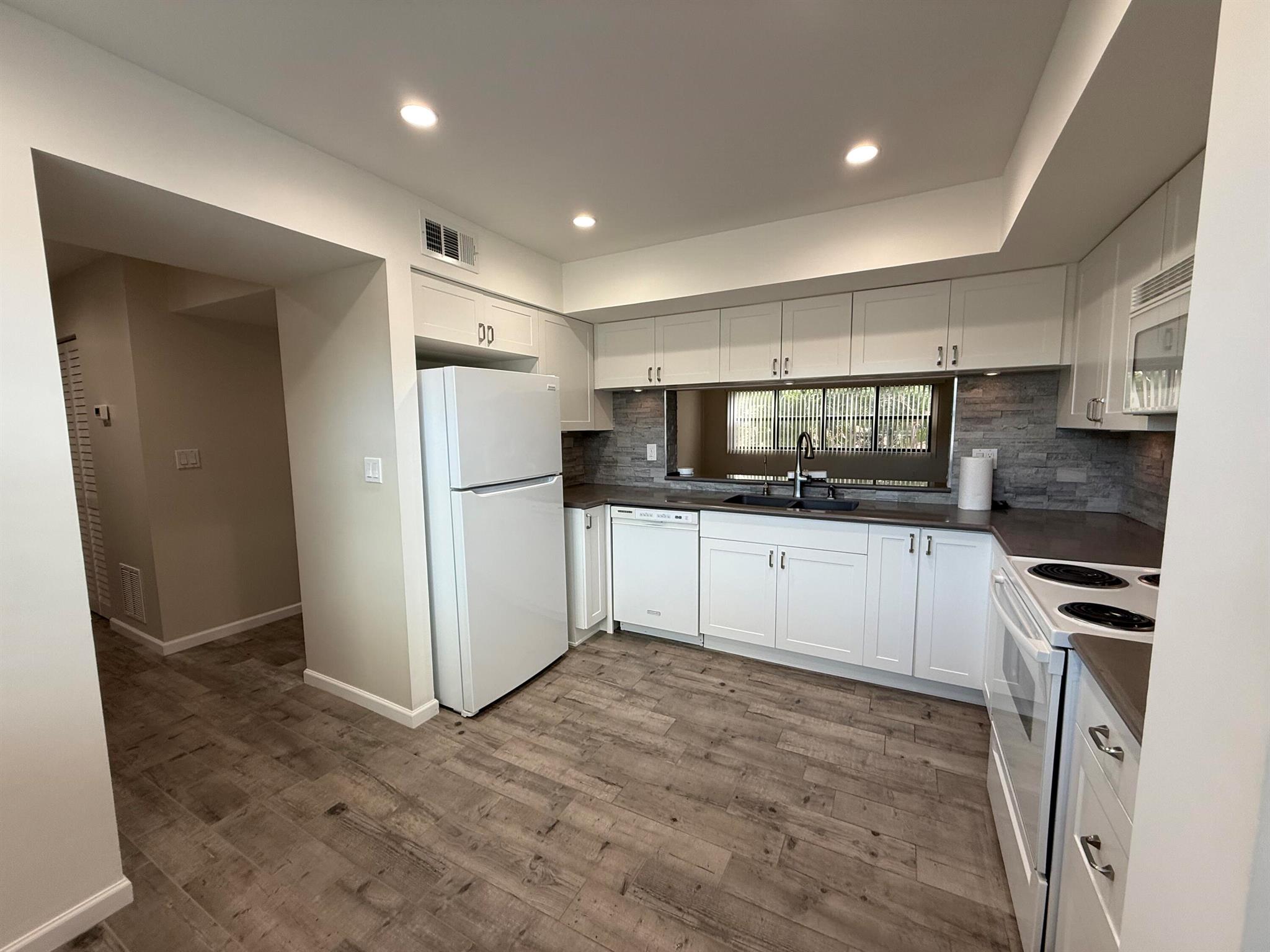 VILLA SONRISA CONDO - Residential Lease