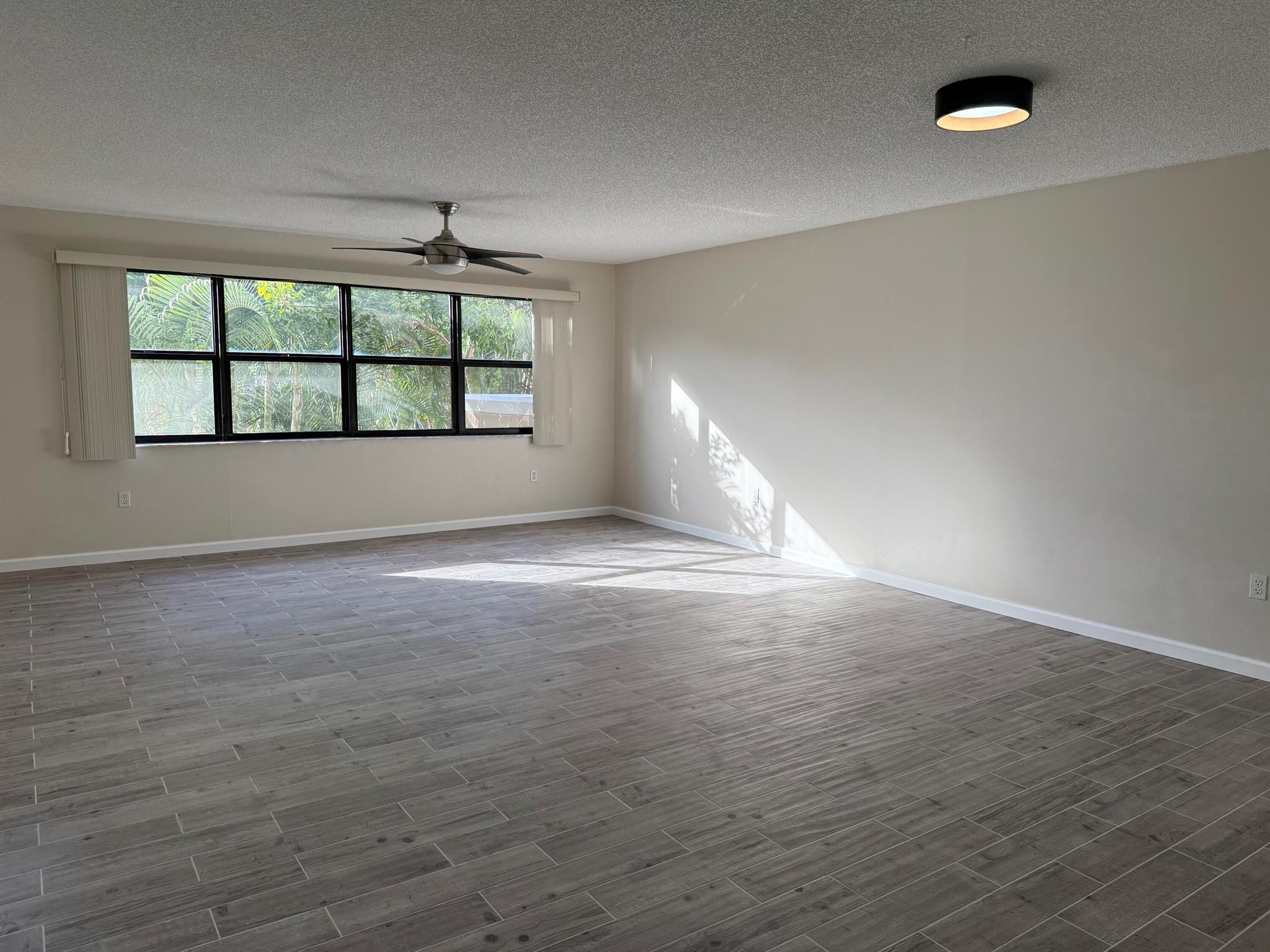 VILLA SONRISA CONDO - Residential Lease