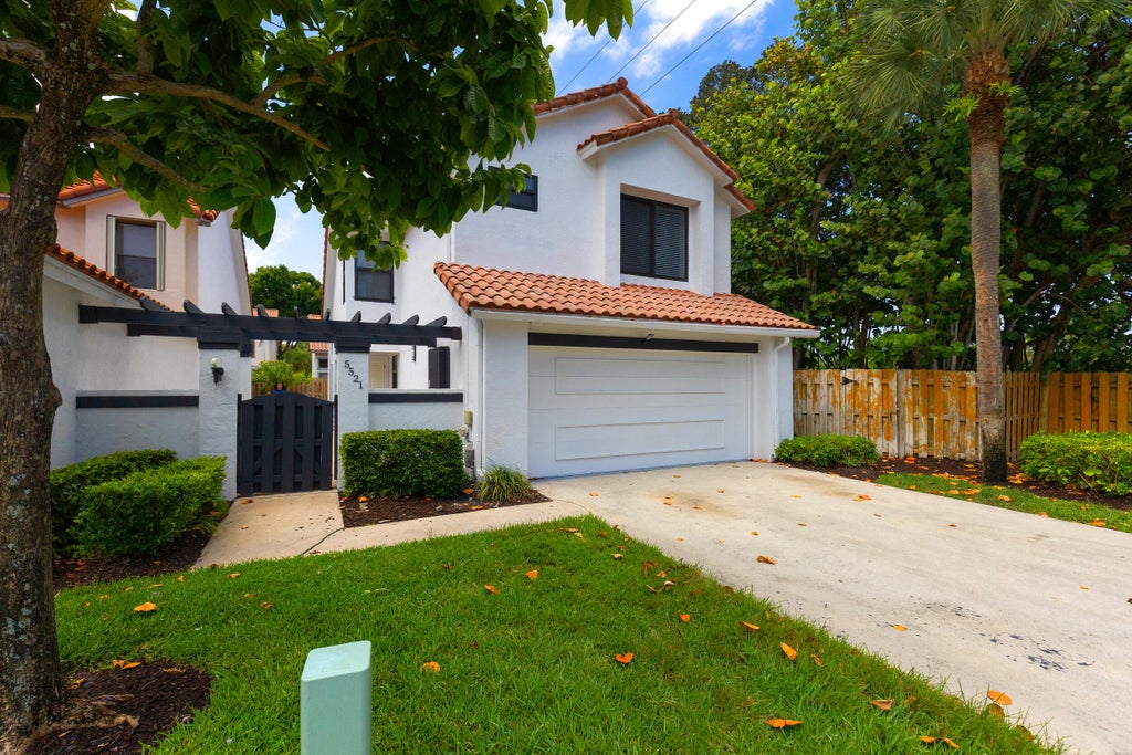 Photo of 5521 Ilford Court, Boca Raton, FL 33486 (MLS # B26041425)