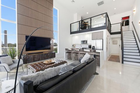 Photo of 410 NE 36th Street #9, Fort Lauderdale, FL 33334 (MLS # F10554915)