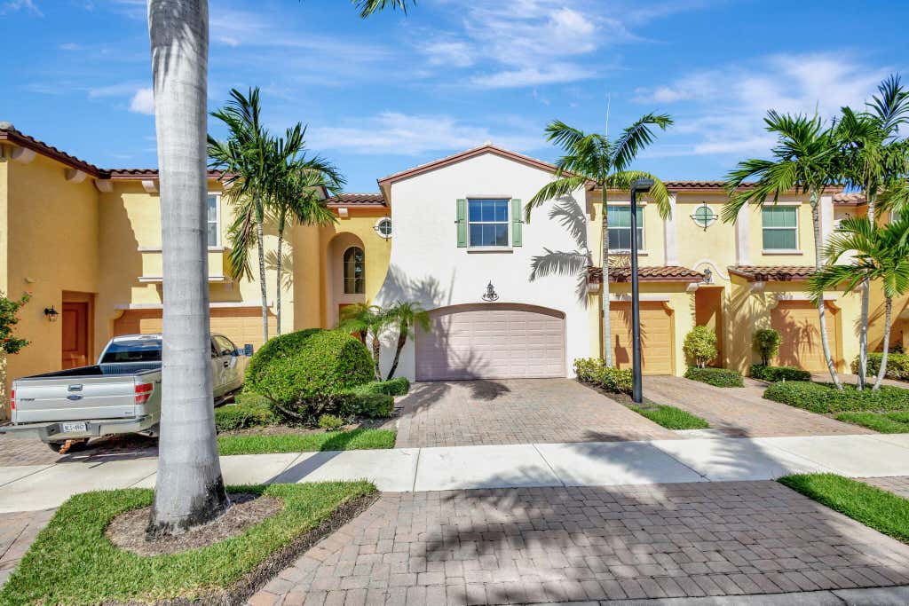 Photo of 4633 Mediterranean Circle, Palm Beach Gardens, FL 33418 (MLS # R11036971)