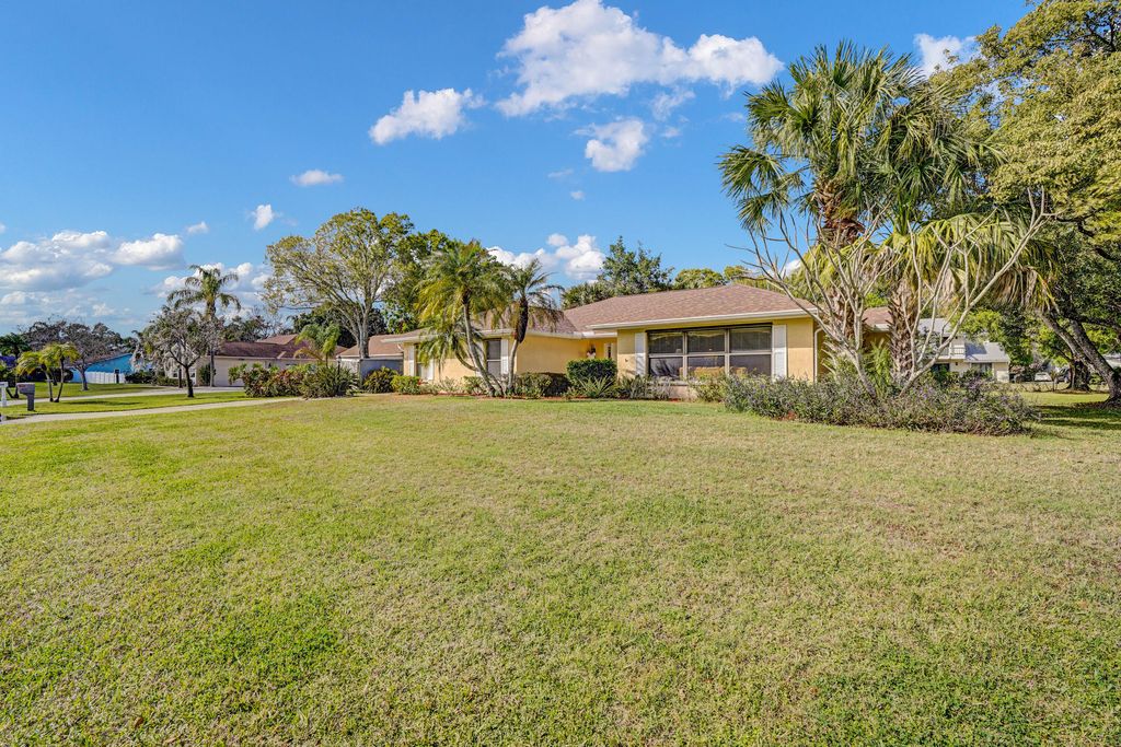 Photo of 1106 Driftwood Lane, Fort Pierce, FL 34982 (MLS # R11169282)
