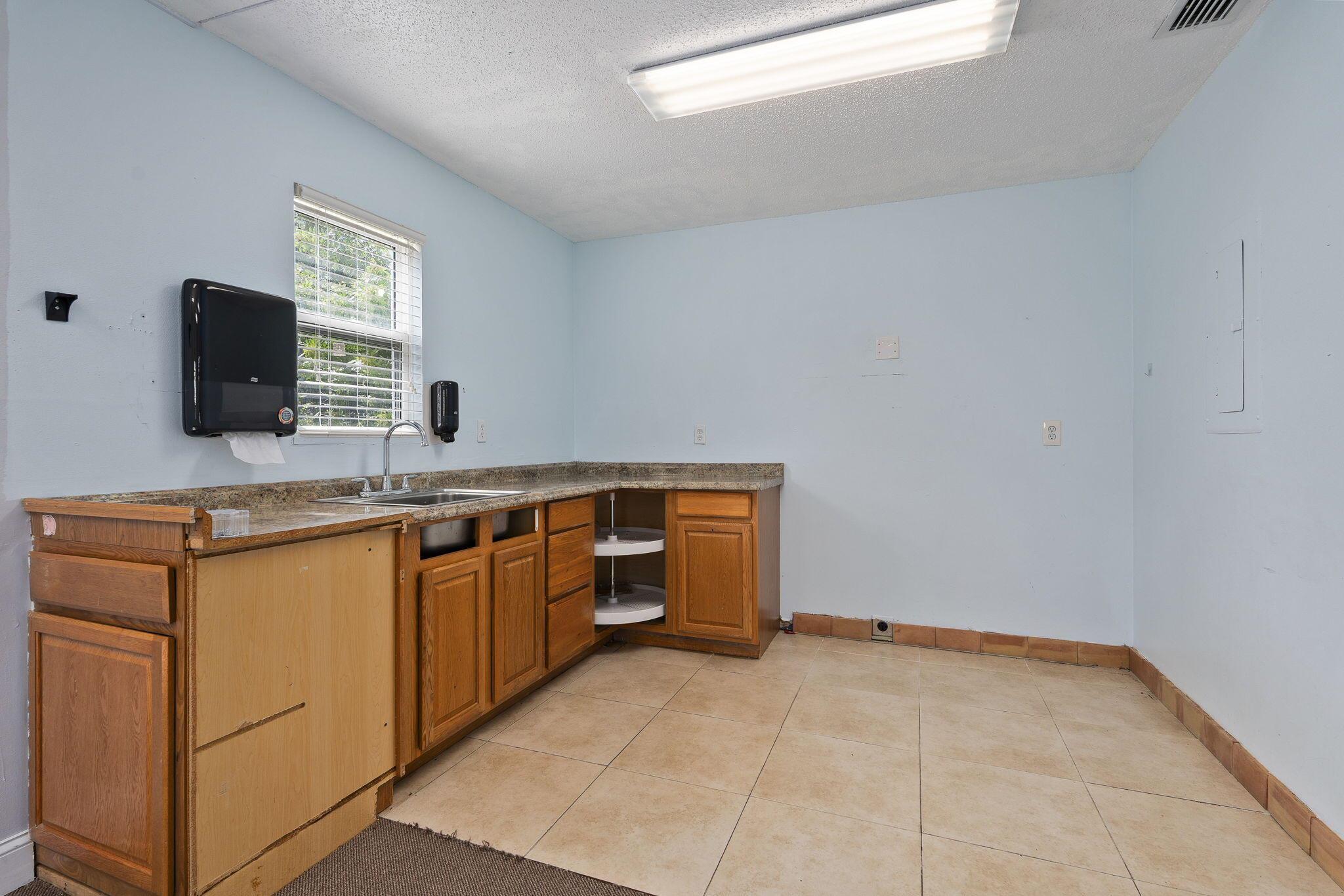 CLEVELAND - Commercial Sale