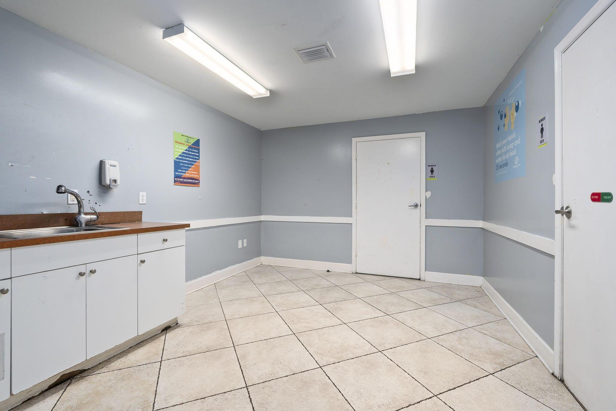 CLEVELAND - Commercial Sale