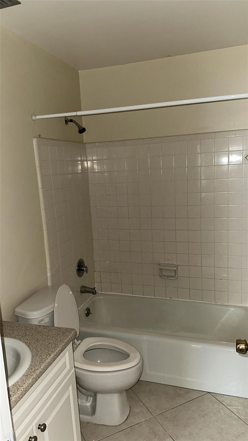 Southern Courtyard Town H - Residential Lease