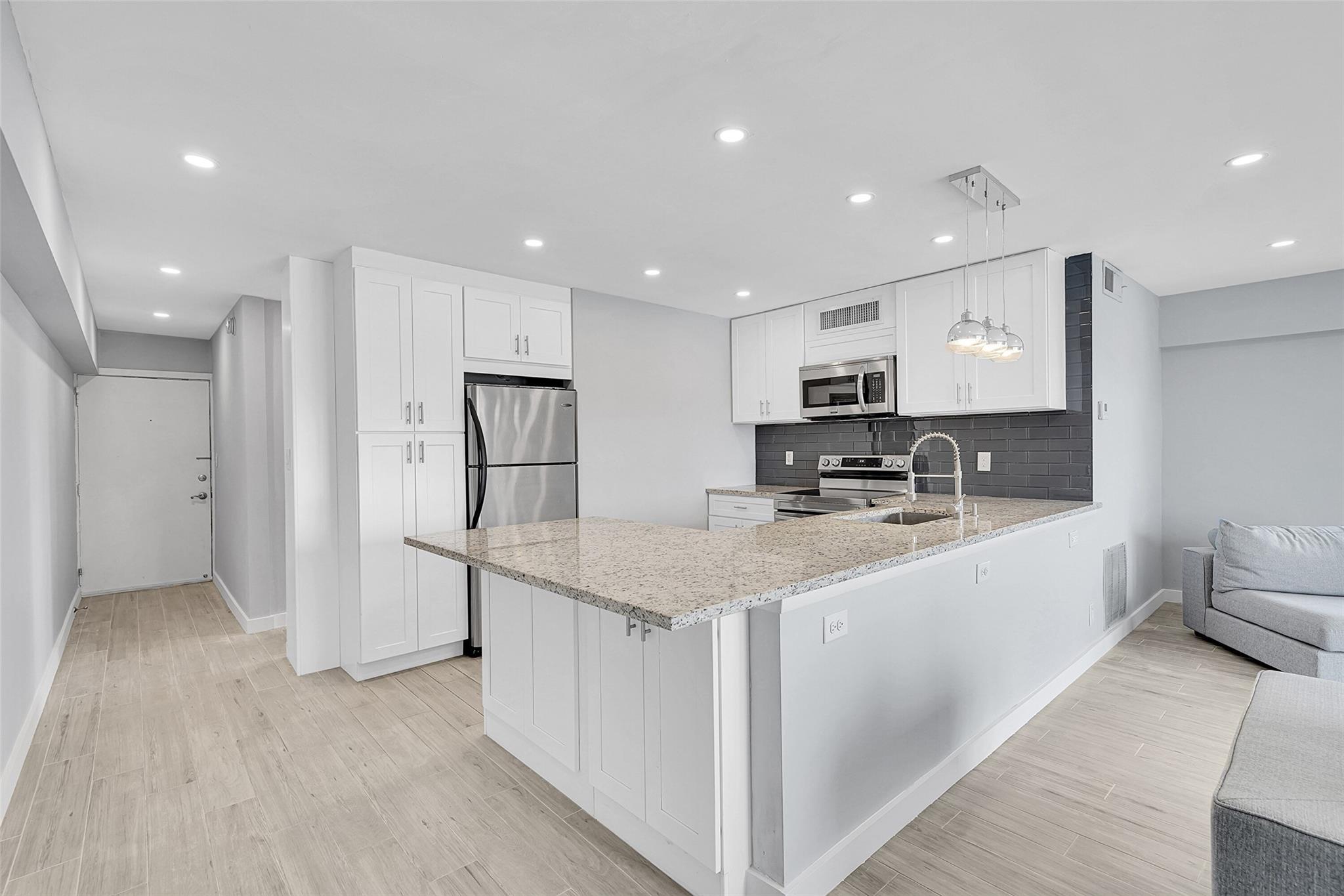 95 N Birch Rd 601