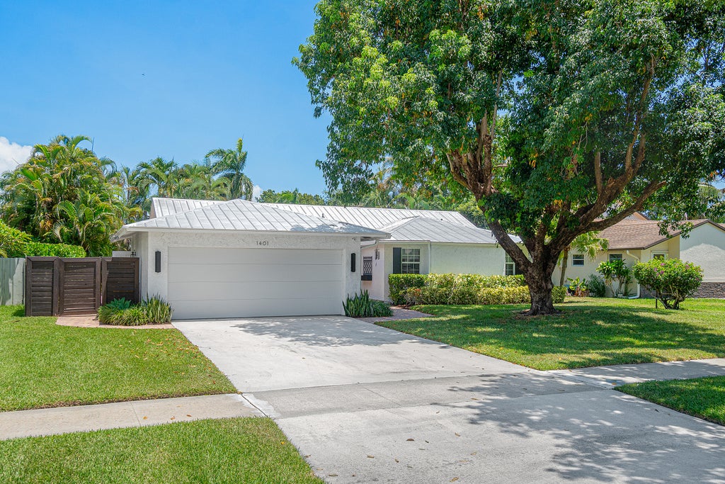 Photo of 1401 Hummingbird Drive, Delray Beach, FL 33444 (MLS # B26059566)
