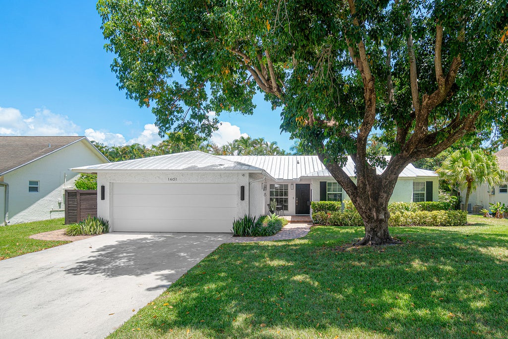 Photo of 1401 Hummingbird Drive, Delray Beach, FL 33444 (MLS # B26059566)