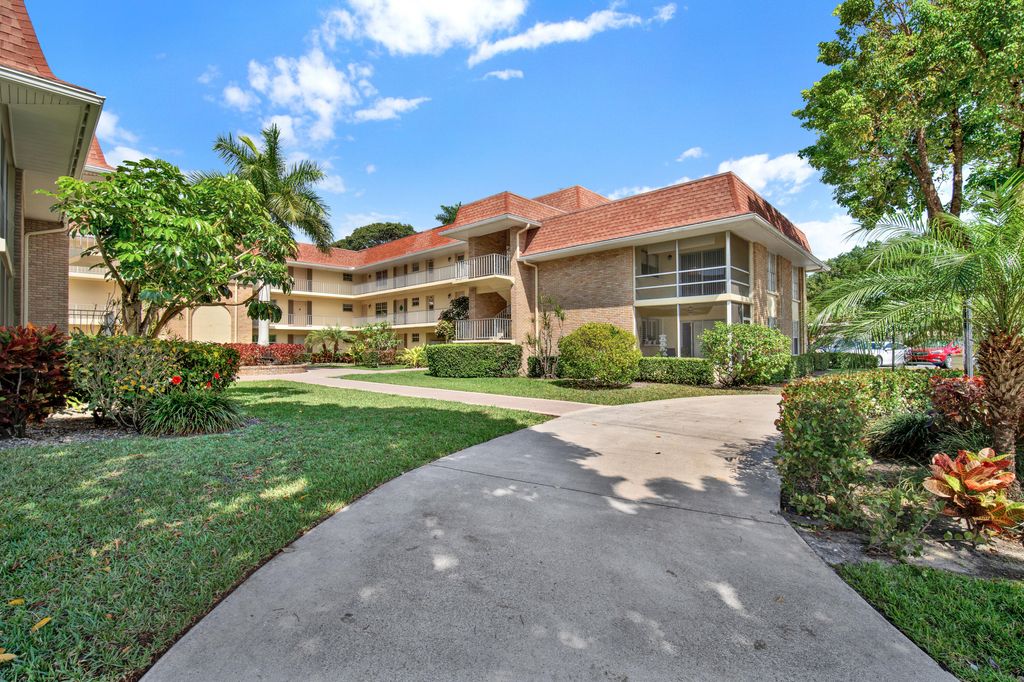 Photo of 5580 Tamberlane 240 Circle #240, Palm Beach Gardens, FL 33418 (MLS # R11071837)