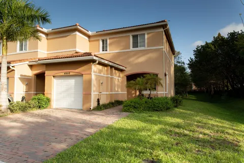 4956 SW 30th Ter Unit 4956, Fort Lauderdale, FL MLS: F10492771