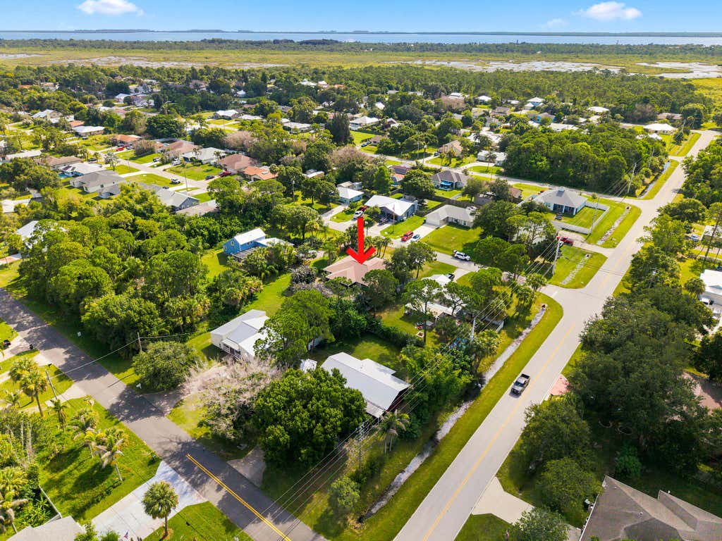 Photo of 6107 BAMBOO Drive, Fort Pierce, FL 34982 (MLS # B26052244)