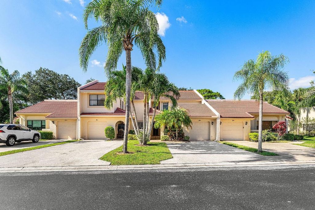 Photo of 819 Windermere Way, Palm Beach Gardens, FL 33418 (MLS # R11142315)