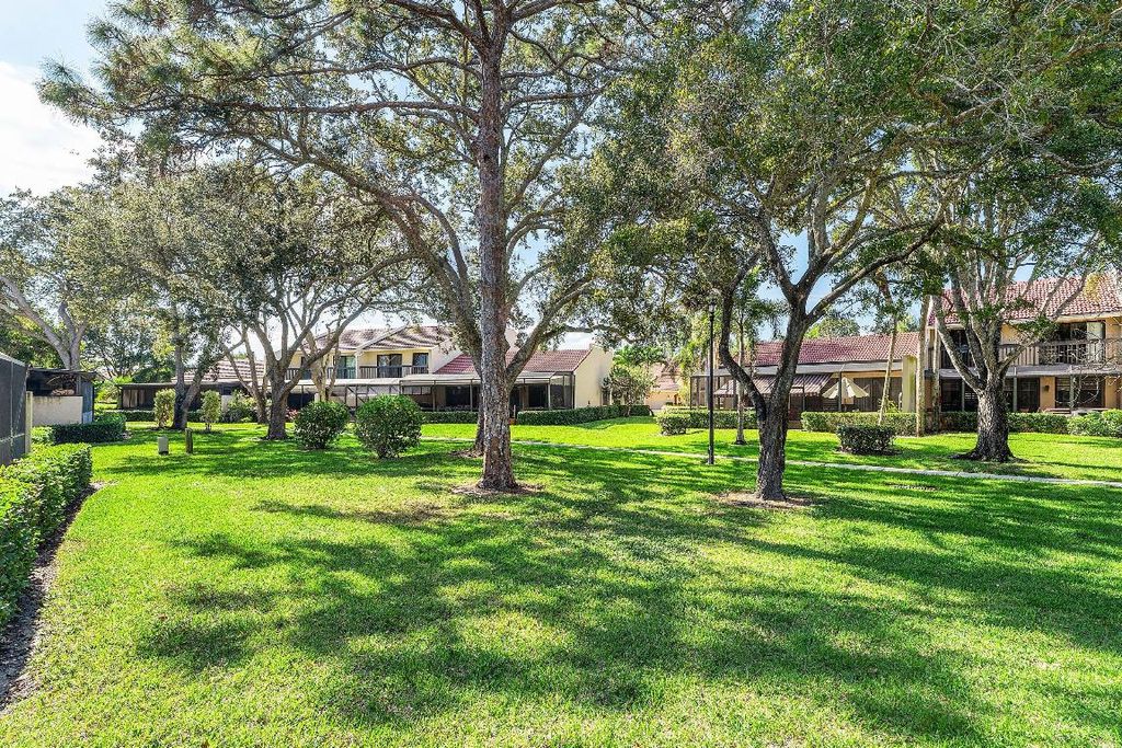 Photo of 819 Windermere Way, Palm Beach Gardens, FL 33418 (MLS # R11142315)