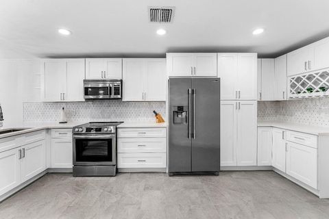 Photo of 819 Windermere Way, Palm Beach Gardens, FL 33418 (MLS # R11142315)