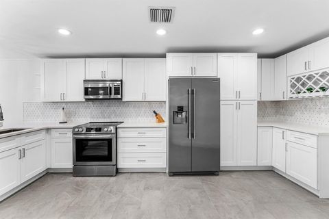 Photo of 819 Windermere Way, Palm Beach Gardens, FL 33418 (MLS # R11142315)