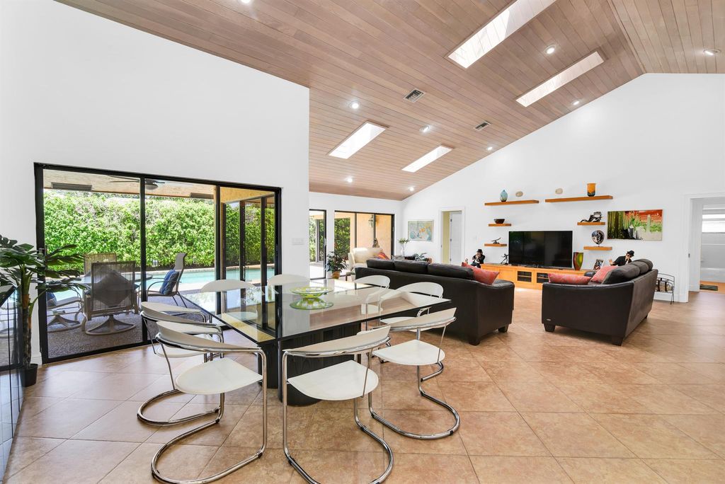 Photo of 4422 White Cedar Lane, Delray Beach, FL 33445 (MLS # R10924798)