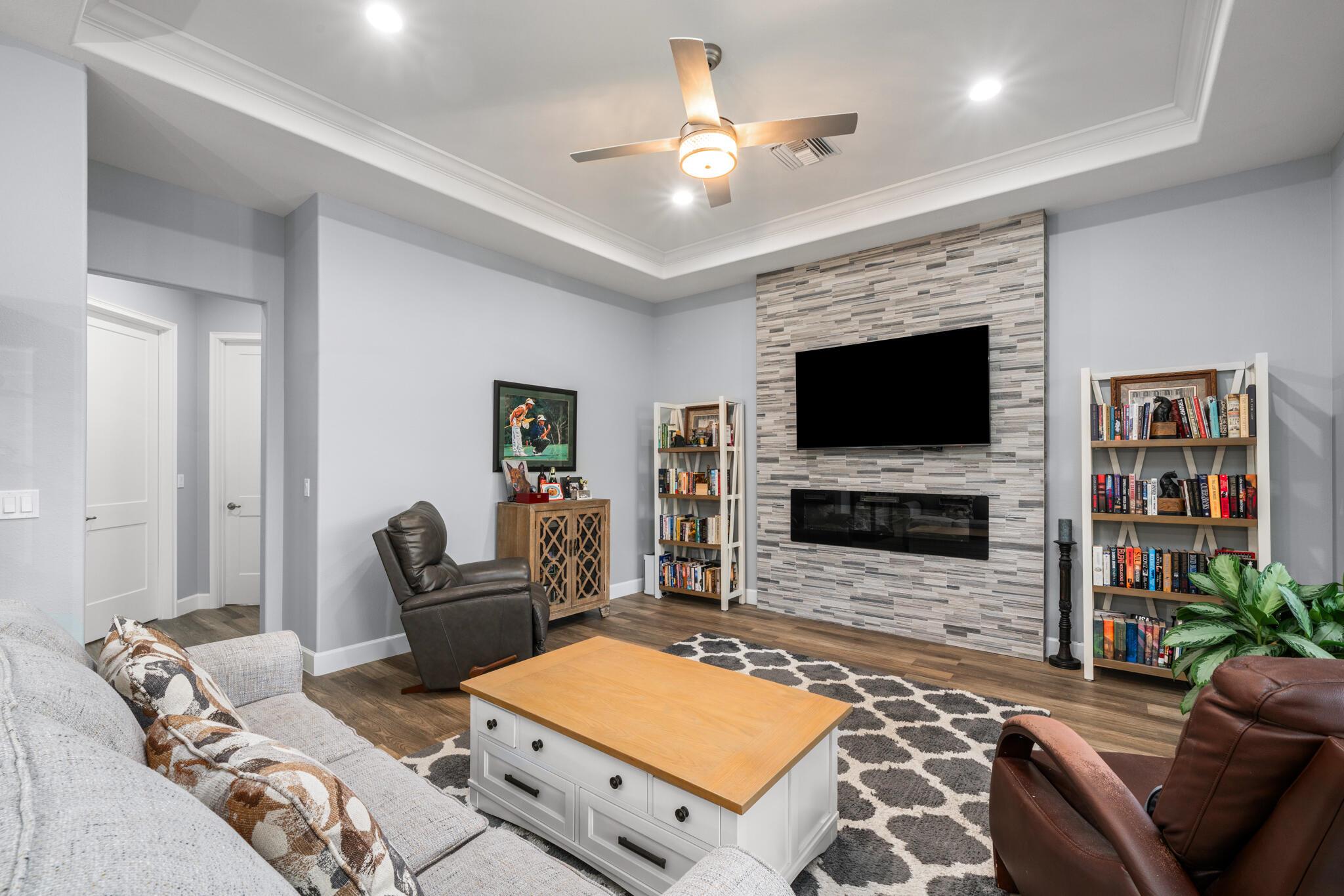 Sun 'n Lakes - Residential