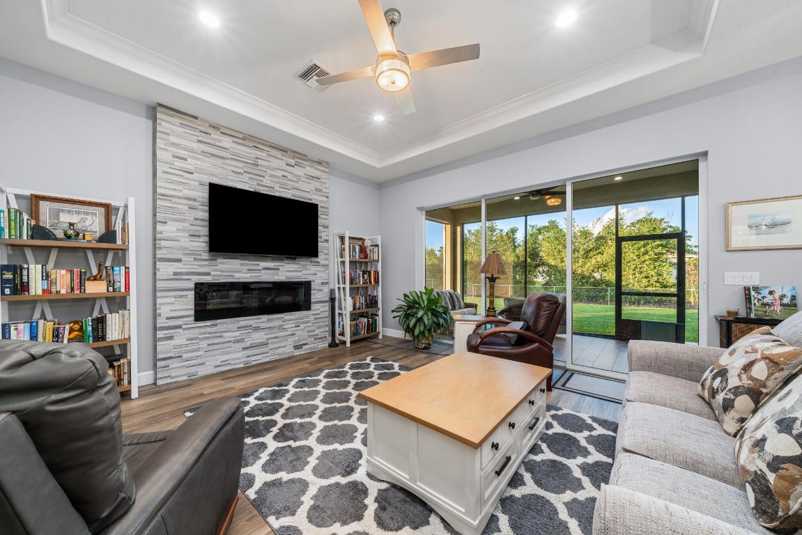 Sun 'n Lakes - Residential