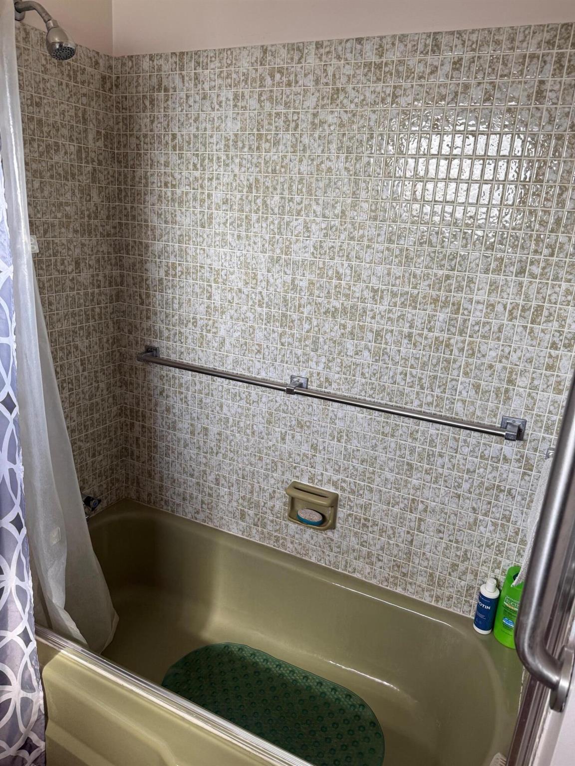 CRESTHAVEN VILLAS CONDO 2 - Residential Lease