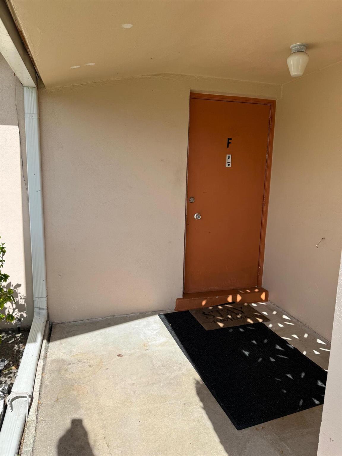 CRESTHAVEN VILLAS CONDO 2 - Residential Lease