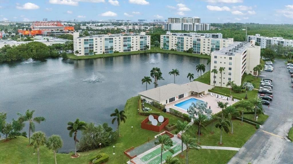MEADOWBROOK LAKES VIEW CONDO - Residential