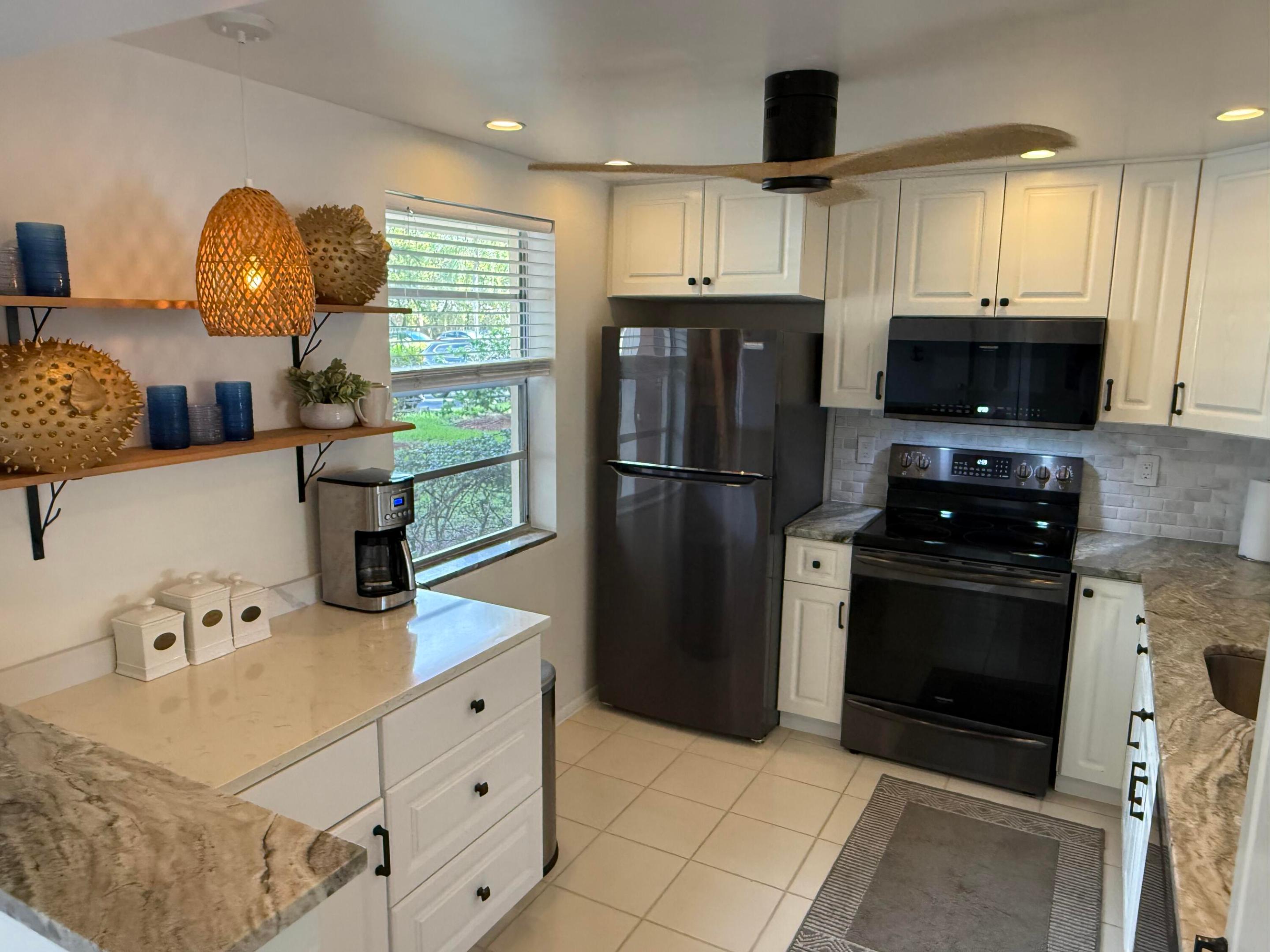 MEADOWBROOK LAKES VIEW CONDO - Residential