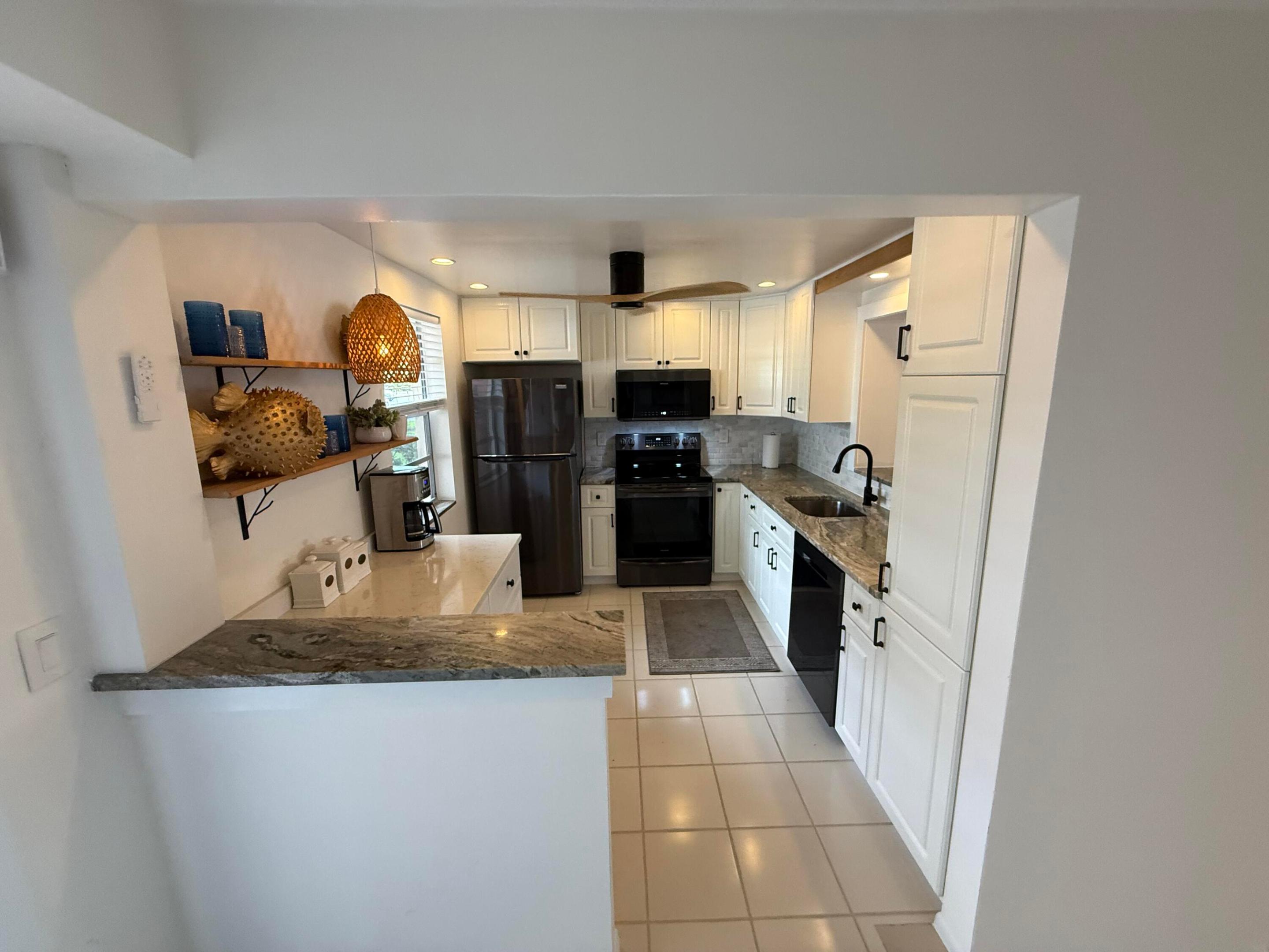 MEADOWBROOK LAKES VIEW CONDO - Residential