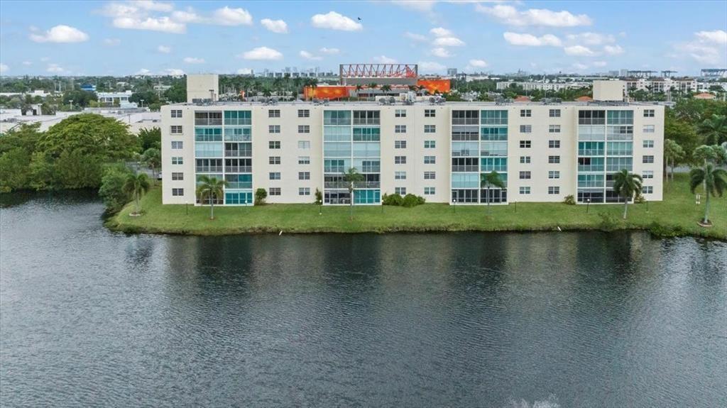 MEADOWBROOK LAKES VIEW CONDO - Residential