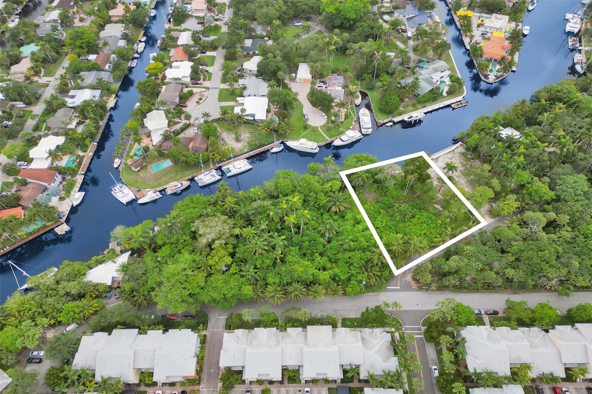 SAILBOAT BEND - Land