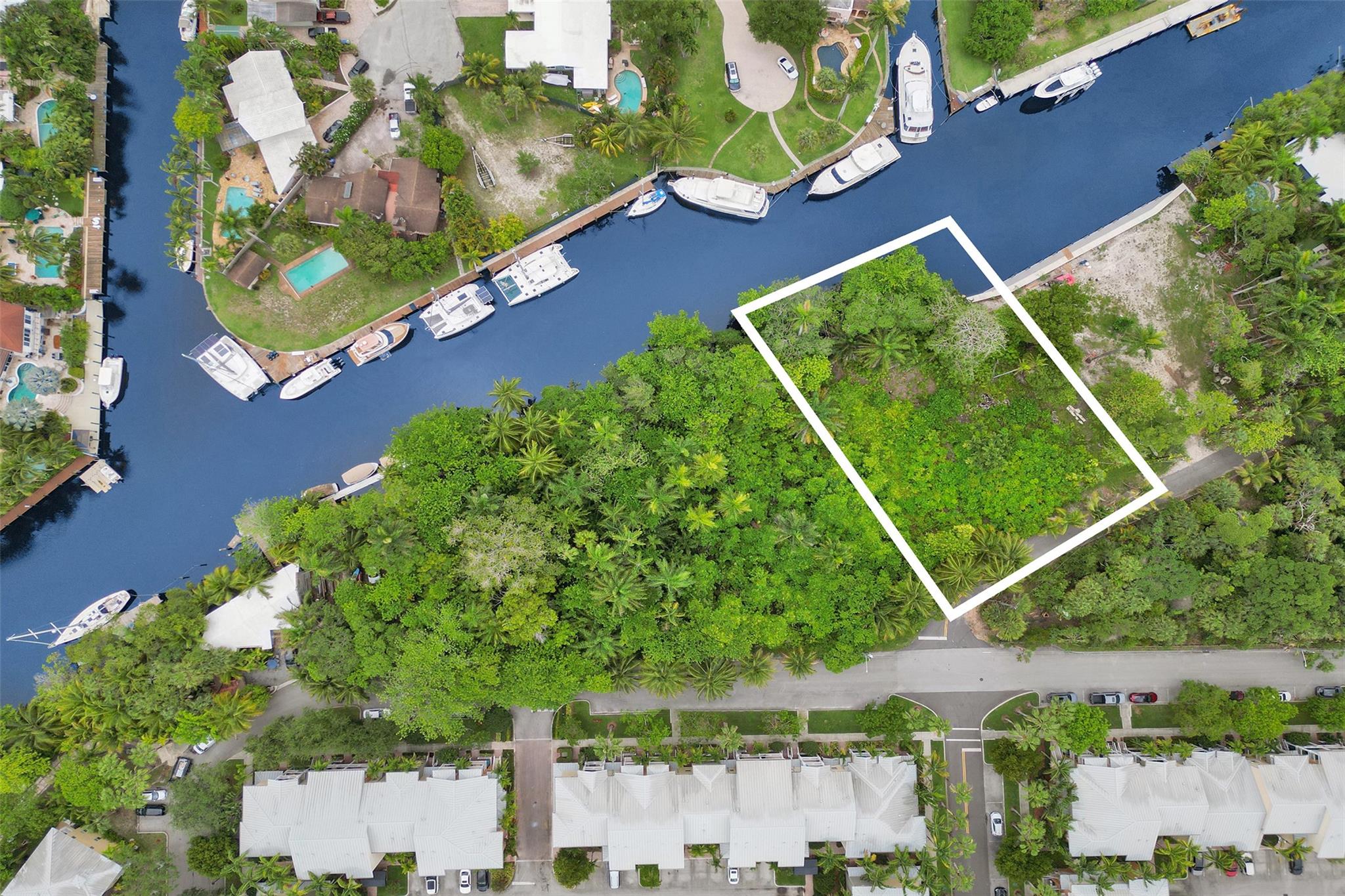 SAILBOAT BEND - Land