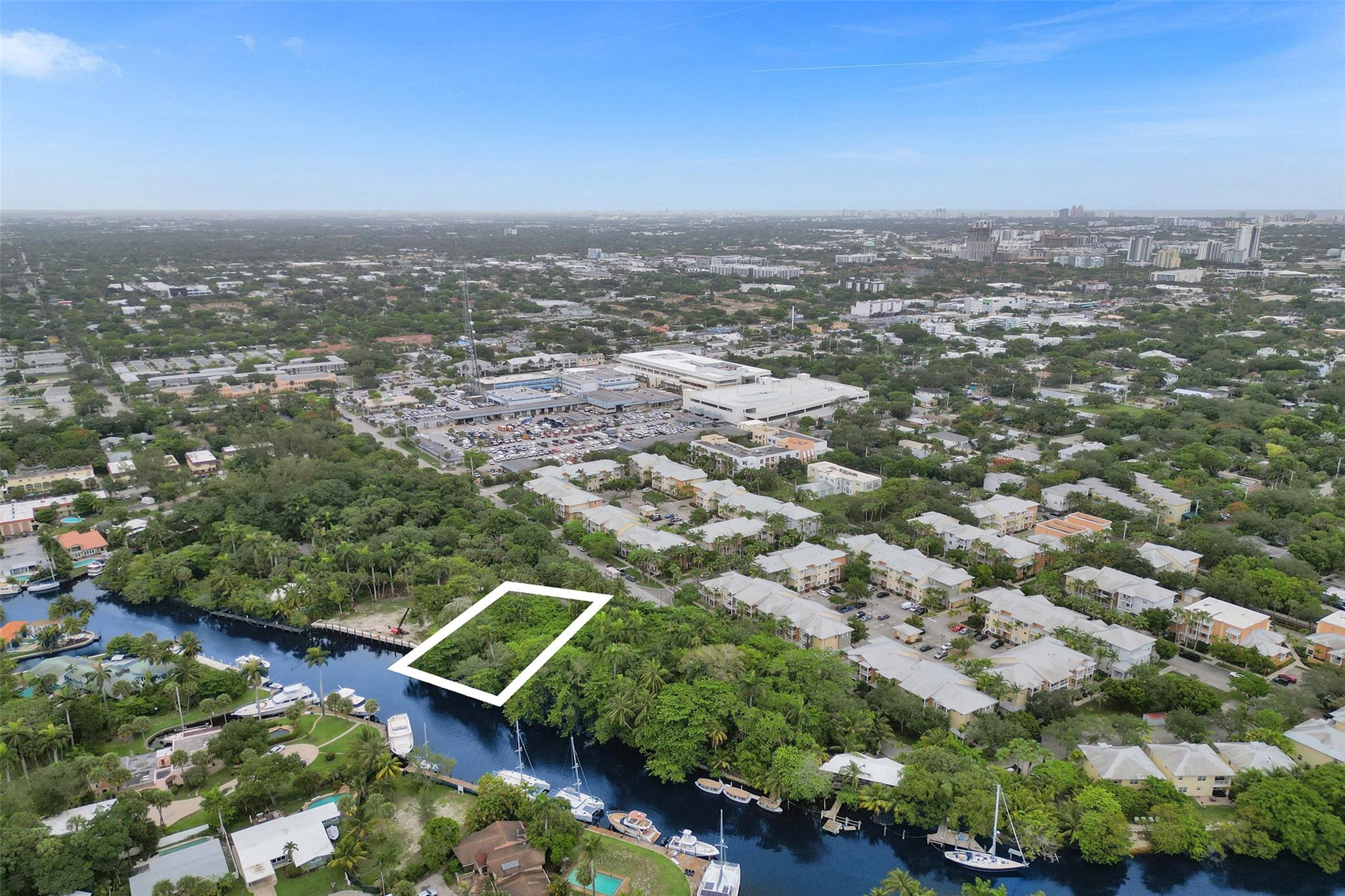 SAILBOAT BEND - Land