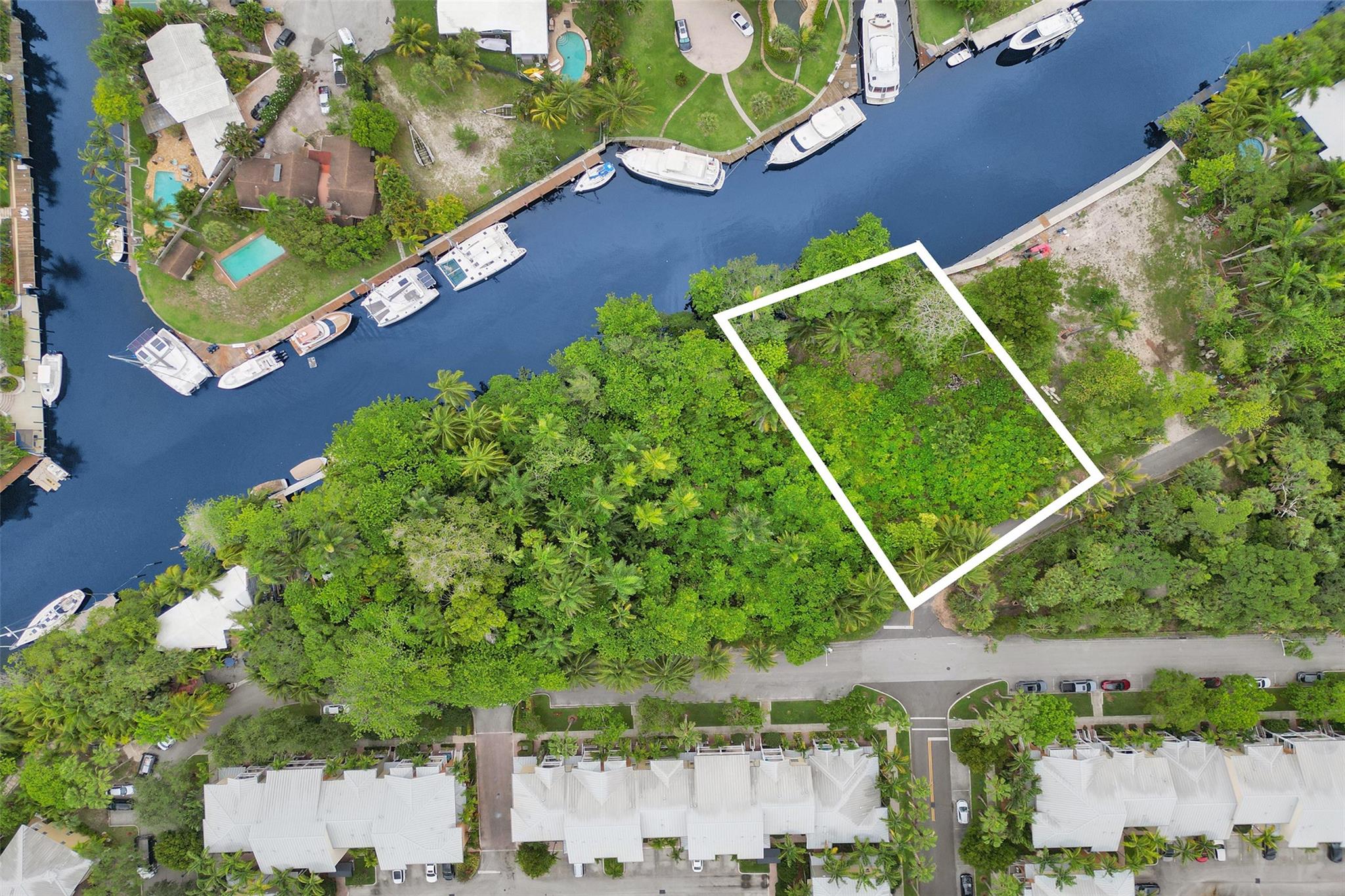 SAILBOAT BEND - Land