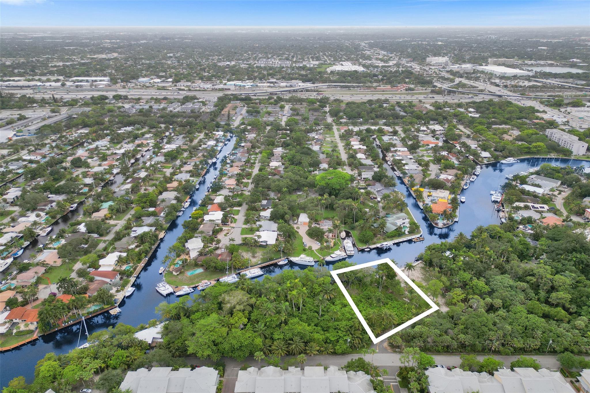 SAILBOAT BEND - Land