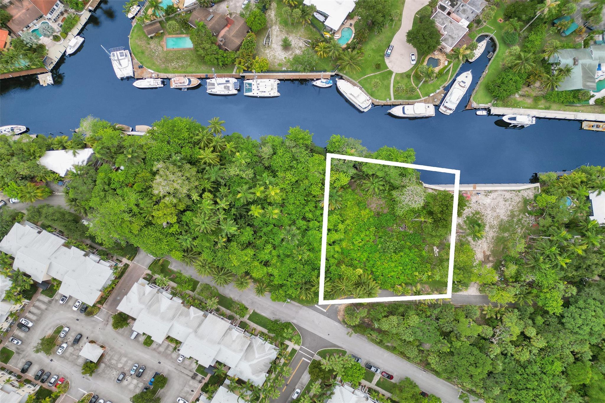 SAILBOAT BEND - Land