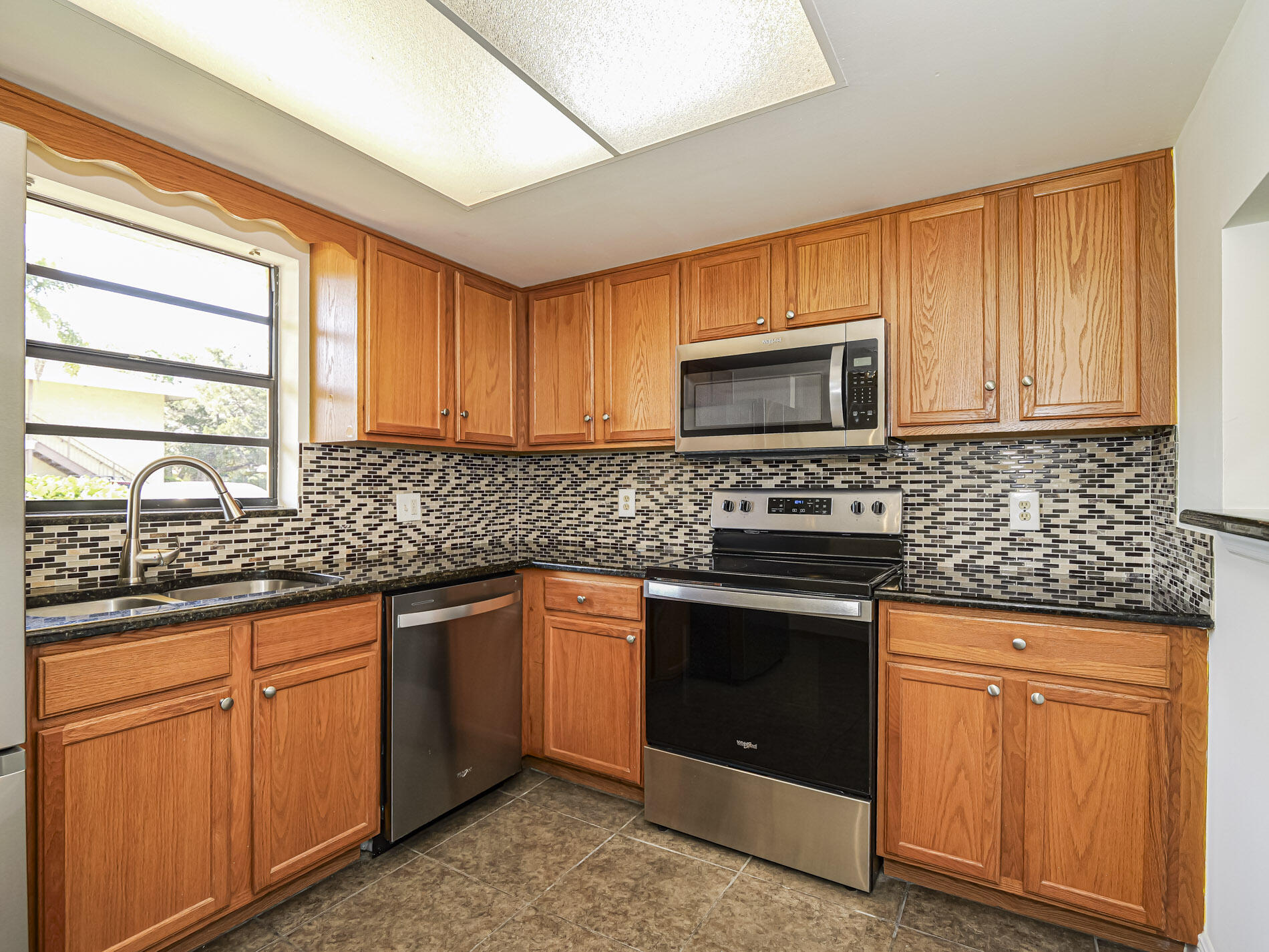 OAK PARK TERRACE UNITS 1-16 - Residential Lease