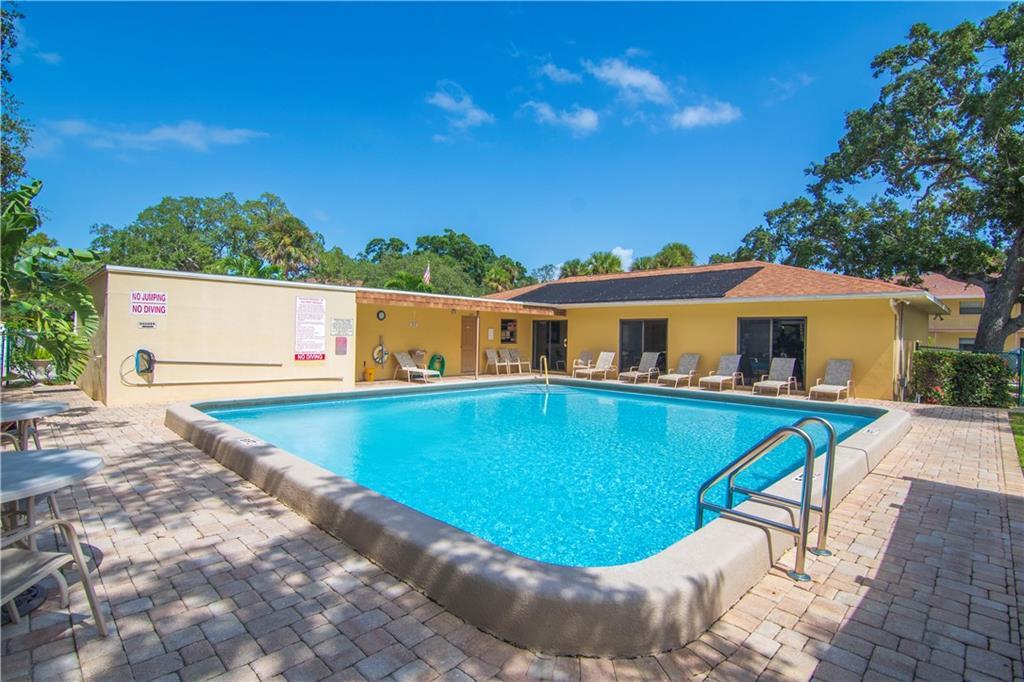 OAK PARK TERRACE UNITS 1-16 - Residential Lease